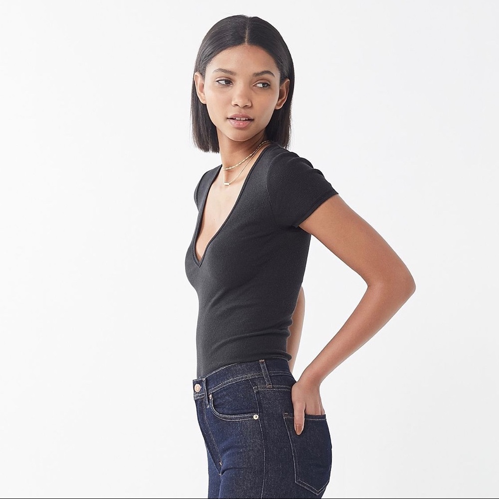 UO Girlfriend V-Neck Tee Black